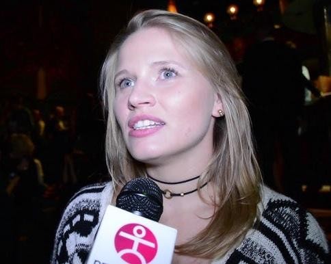 Natalia Rybicka tańcząca taniec nowoczesny, ukazująca pasję i dynamikę ruchu.