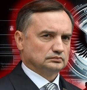 Spokojny dom w Jeruzalu, otoczony zielenią, symbolizujący prywatność i odpoczynek.