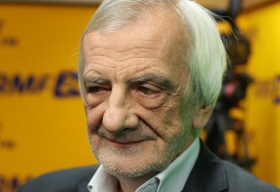 Młody Ryszard Terlecki podczas działalności opozycyjnej w PRL, w czarno-białej, historycznej fotografii.